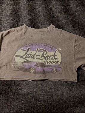 Laid-Back Mopar Graphic Cropped Tee - Purple/Gray